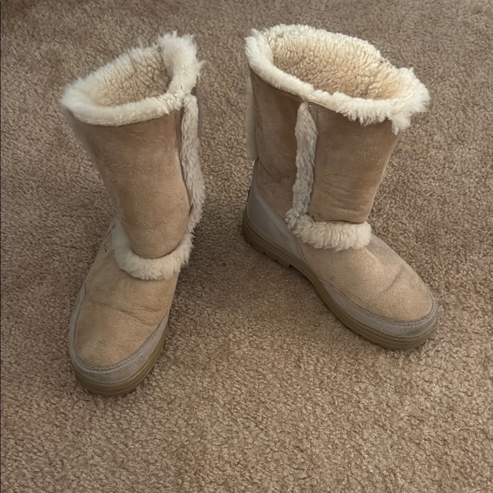 UGG Tan Winter Boots with Sheepskin Lining 
size 6 women ( more like a size 8)